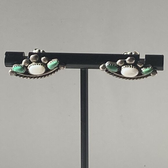 VTG Zuni Sterling Silver 925 Earrings Turquoise MOP Petit Point Native American - Picture 1 of 11